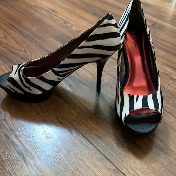 2/$40 Zebra print 4.5 inch heels - Picture 2 of 4